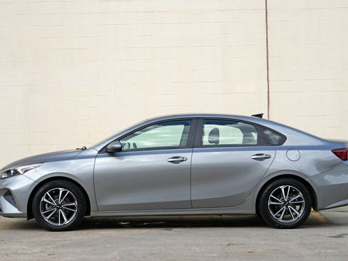 Used 2022 Kia Forte LXS FWD image 8