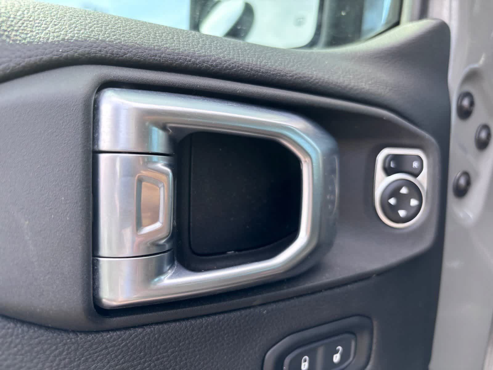 Used 2023 Jeep Gladiator Rubicon w/ LED Lighting Group AWD/4WD image 14