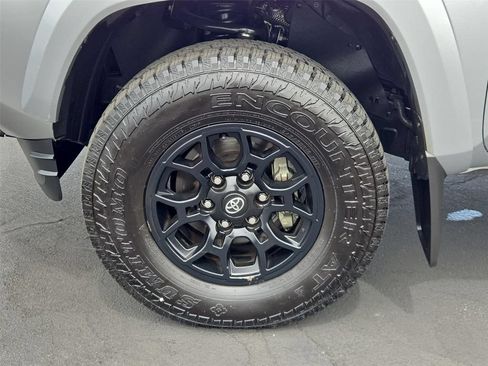 Used 2022 Toyota Tacoma SR5 RWD image 22