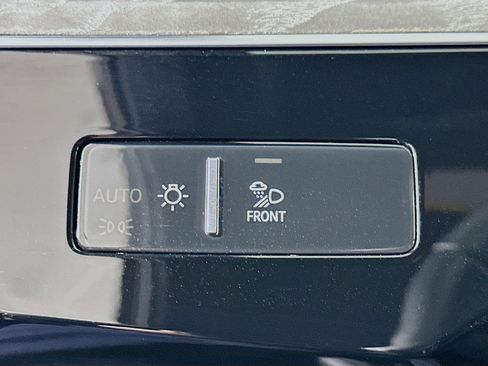 Used 2024 Audi Q8 e-tron Premium Plus w/ Premium Plus Package image 17