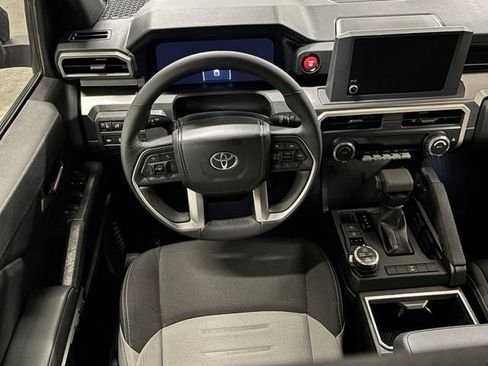 Used 2025 Toyota Tacoma TRD Off-Road AWD/4WD image 12