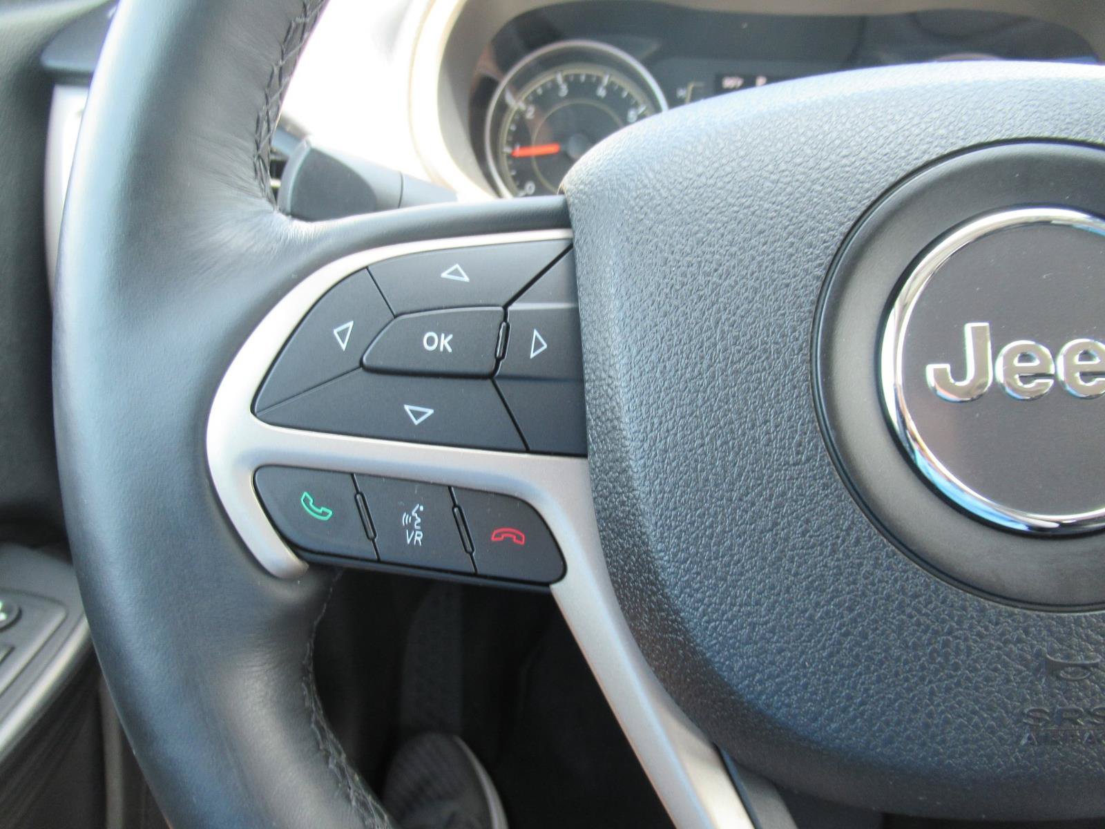 Used 2015 Jeep Cherokee Latitude w/ Cold Weather Group AWD/4WD image 24