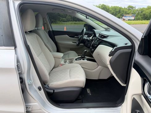 Used 2018 Nissan Rogue Sport SV w/ SV All-Weather Package AWD/4WD image 29