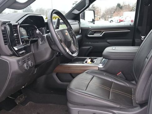 Used 2024 Chevrolet Silverado 3500 High Country w/ Technology Package image 16