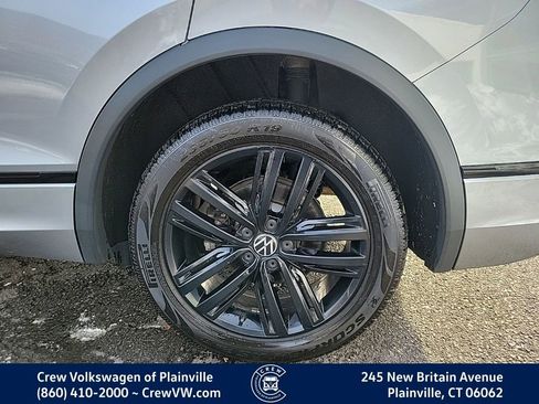 Certified 2022 Volkswagen Tiguan SE R-Line image 18