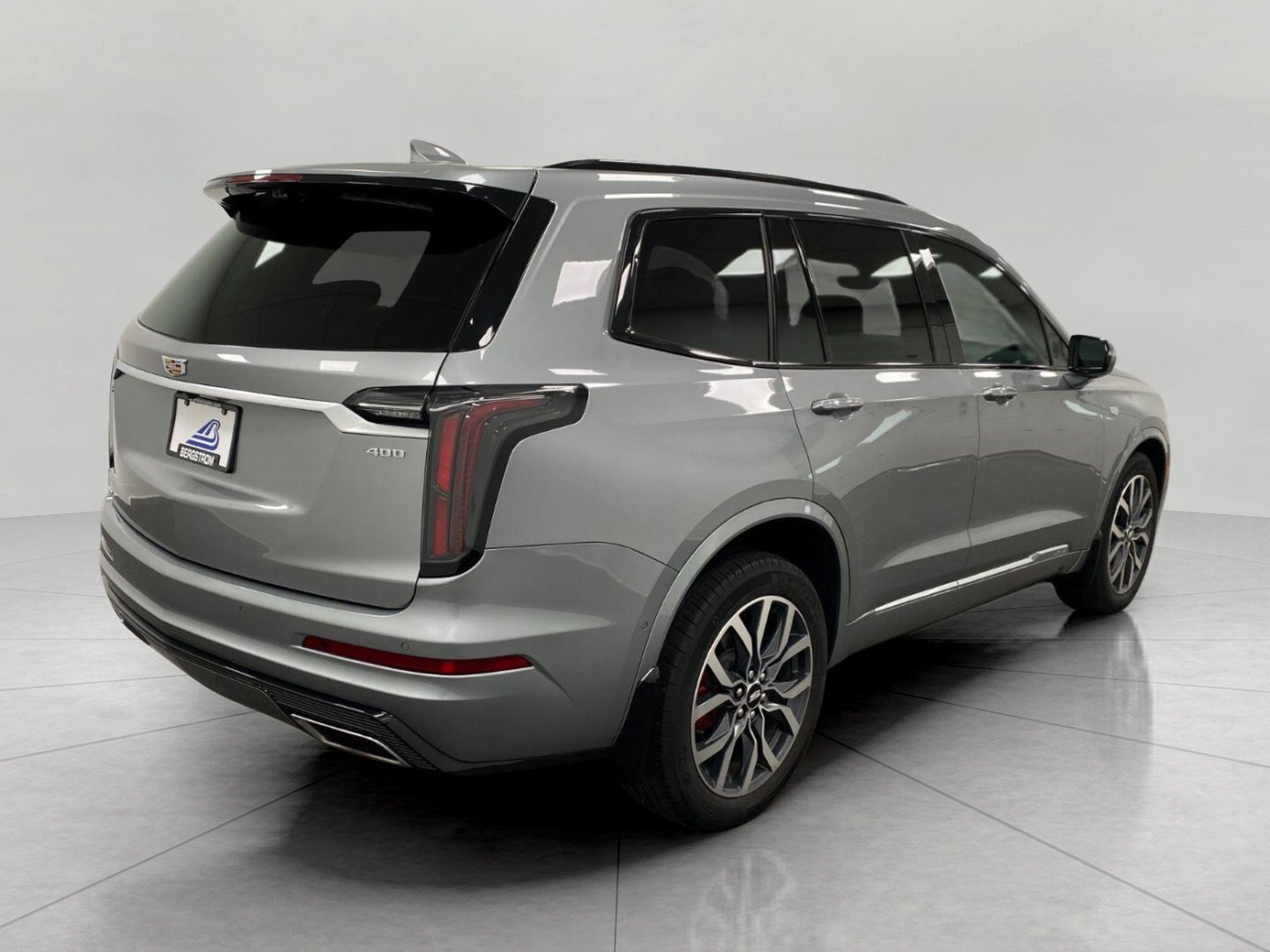 Used 2023 Cadillac XT6 Sport w/ Technology Package AWD/4WD image 4