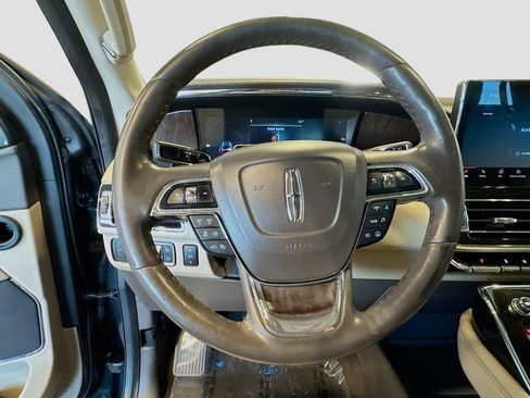 Used 2022 Lincoln Navigator Reserve AWD/4WD image 10