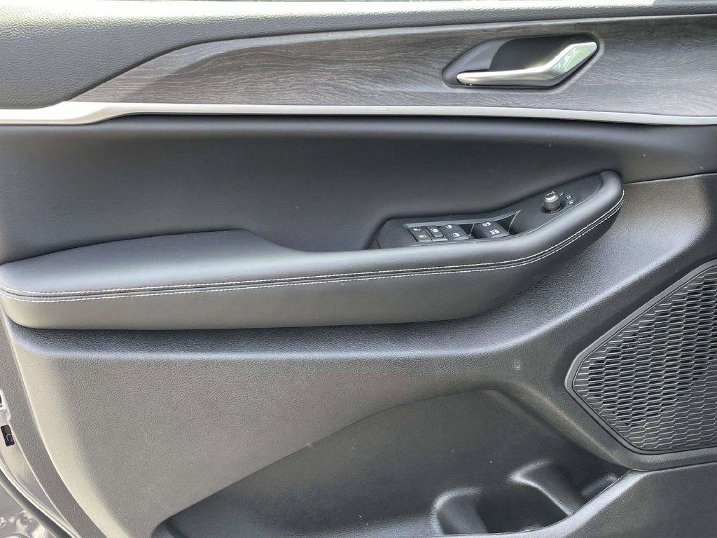 New 2026 Jeep Grand Cherokee Altitude AWD/4WD image 23