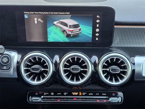 Used 2022 Mercedes-Benz GLB 250 image 14