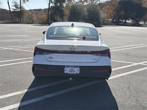 New 2026 Hyundai Elantra Blue image 6