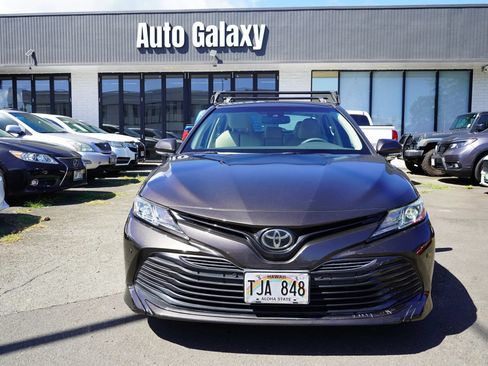 Used 2018 Toyota Camry LE FWD image 3