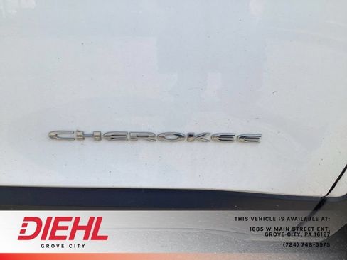 Used 2019 Jeep Cherokee Limited w/ Trailer Tow Group AWD/4WD image 10