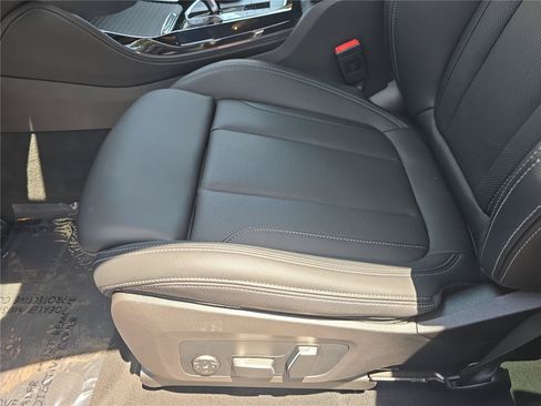 Used 2025 BMW X4 xDrive30i AWD/4WD image 14