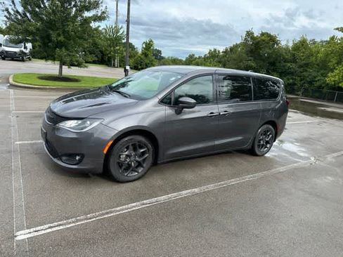 Certified 2020 Chrysler Pacifica Touring w/ S Appearance Package FWD image 10