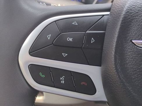 Used 2024 Chrysler Pacifica Touring-L FWD image 24