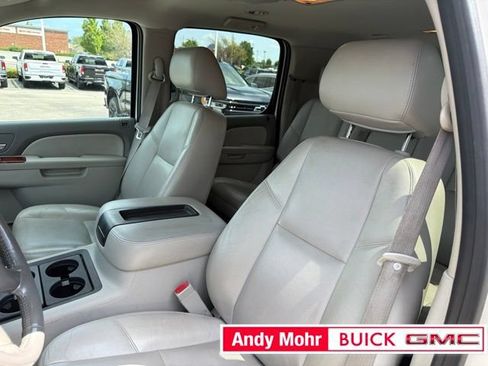 Used 2012 GMC Yukon XL SLT w/ SLT-2 Equipment Package AWD/4WD image 17