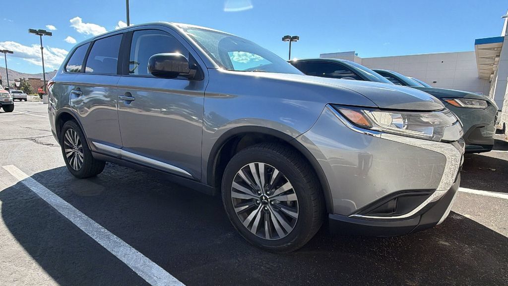 Used 2020 Mitsubishi Outlander ES AWD/4WD image 1