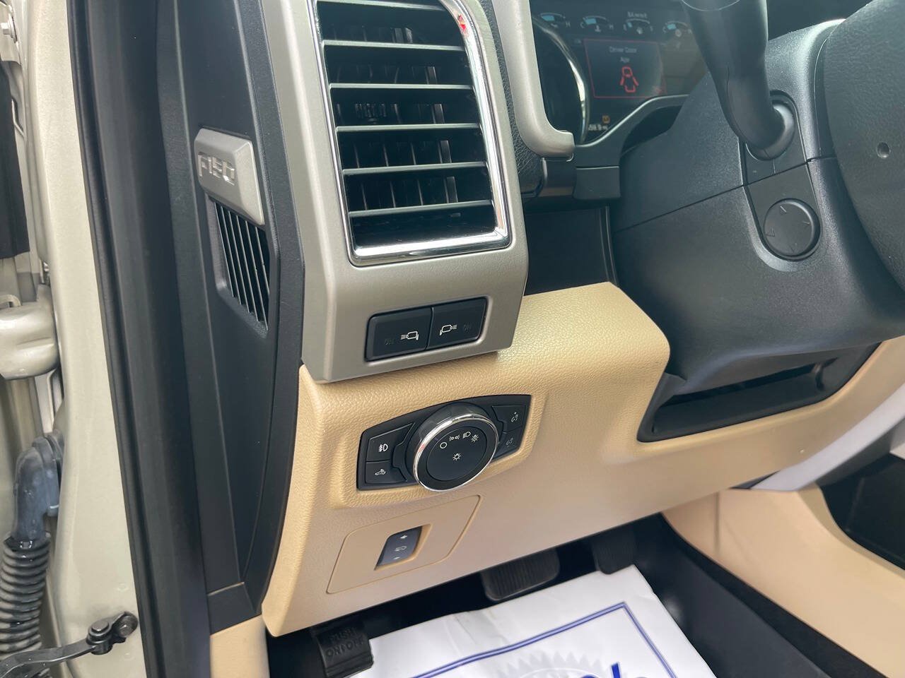 Used 2017 Ford F150 Lariat w/ Equipment Group 502A Luxury AWD/4WD image 20