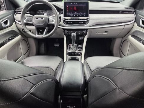 Used 2024 Jeep Compass Latitude AWD/4WD image 14