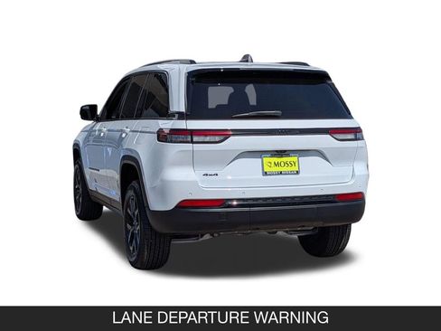 Used 2025 Jeep Grand Cherokee Altitude AWD/4WD image 7