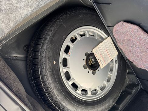 Used 1987 Mercedes-Benz 560 SL image 17