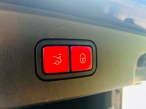 Used 2014 Mercedes-Benz E 350 Sedan image 19