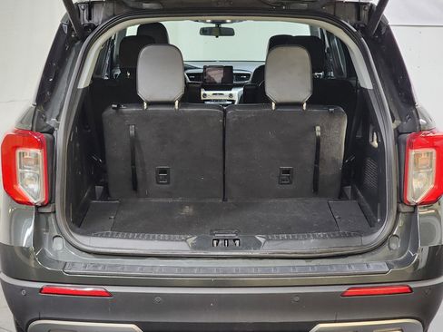 Used 2022 Ford Explorer XLT w/ Equipment Group 202A image 8