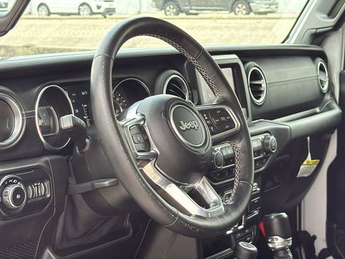 Used 2021 Jeep Wrangler Unlimited Sahara w/ LED Lighting Group AWD/4WD image 9