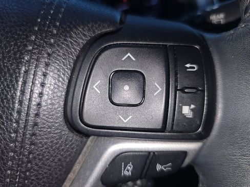 Used 2018 Toyota Highlander Limited image 32