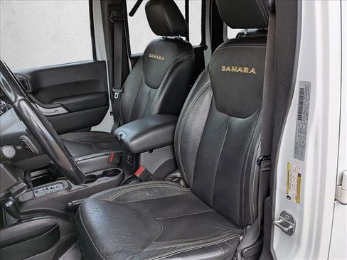 Used 2015 Jeep Wrangler Unlimited Sahara w/ Connectivity Group AWD/4WD image 13