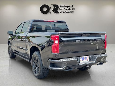 Used 2024 Chevrolet Silverado 1500 High Country w/ Midnight Edition AWD/4WD image 4