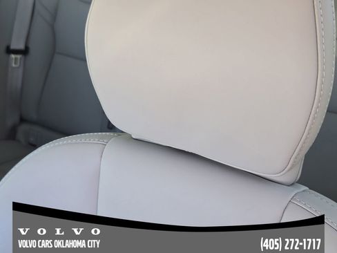 Certified 2023 Volvo XC60 B5 Ultimate w/ Climate Package image 14