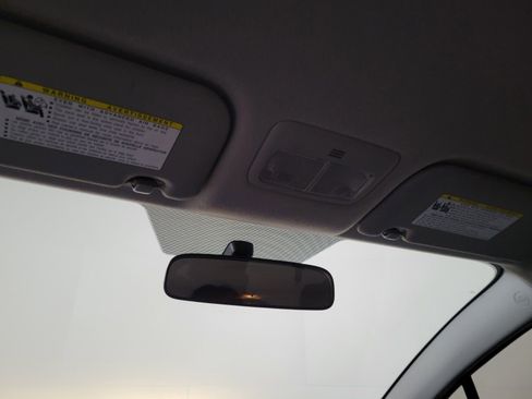 Used 2009 Toyota Yaris 4-Door Hatchback image 18