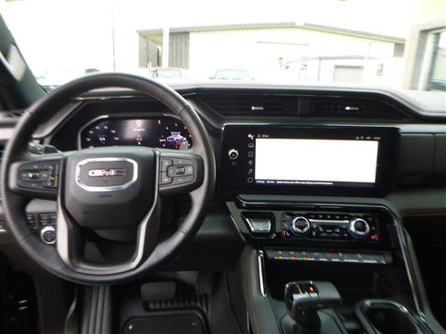 Used 2024 GMC Sierra 1500 AT4 w/ Technology Package AWD/4WD image 12