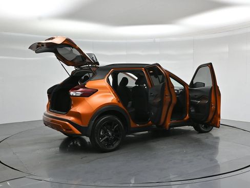 Used 2023 Nissan Kicks SR FWD image 6
