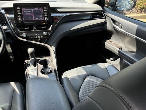 Used 2024 Toyota Camry SE FWD image 17