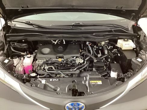 Used 2025 Toyota Sienna XLE FWD image 41