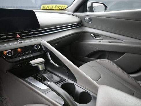 Used 2024 Hyundai Elantra SEL FWD image 32