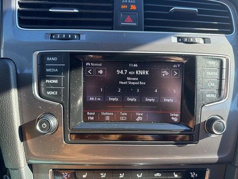 Used 2015 Volkswagen e-Golf SEL Premium image 36