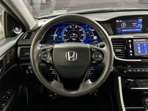 Used 2017 Honda Accord Touring image 16