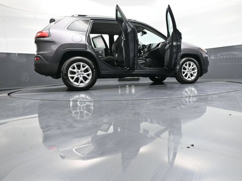 Used 2015 Jeep Cherokee Latitude AWD/4WD image 46