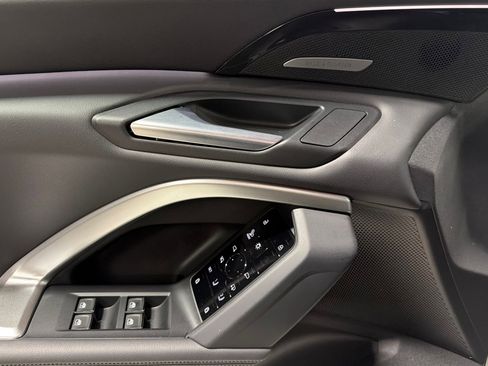 Used 2025 Audi Q5 Premium Plus w/ Premium Plus image 10