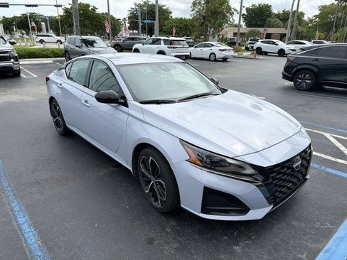Used 2024 Nissan Altima 2.5 SR FWD image 4