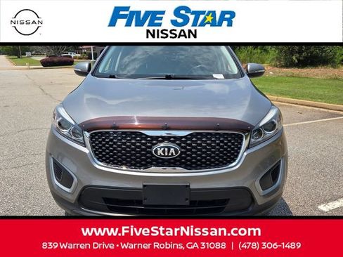 Used 2018 Kia Sorento FWD image 2