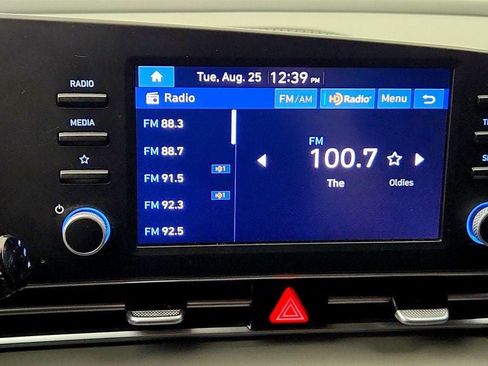 Used 2024 Hyundai Elantra SE FWD image 17
