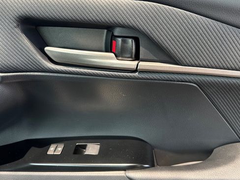 New 2026 Toyota Camry Hybrid FWD image 19