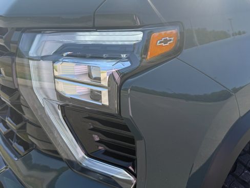 Used 2025 Chevrolet Silverado 2500 ZR2 w/ LPO, Dark Essentials Package AWD/4WD image 16