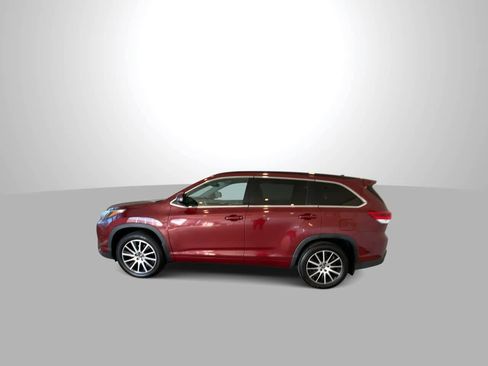 Used 2018 Toyota Highlander SE image 5