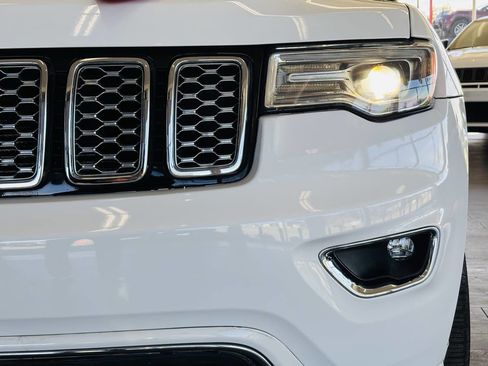 Used 2020 Jeep Grand Cherokee Overland AWD/4WD image 16