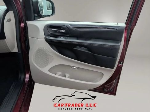 Used 2018 Dodge Grand Caravan SXT FWD image 16